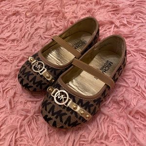 MICHAEL KORS girls shoes Sz 9 like New